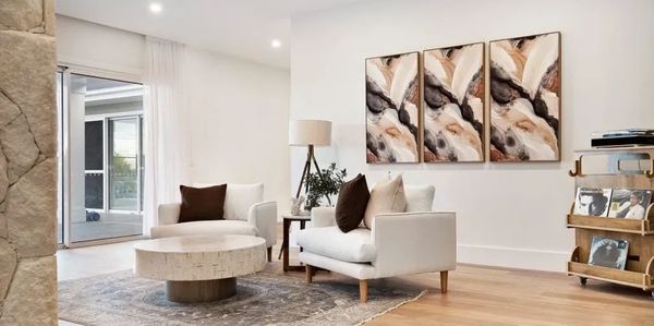 Modern sitting room 
