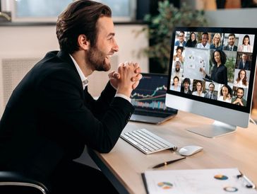 Virtual assistance team meeting managing scheduling, stock, refunds, CSAT and social media.