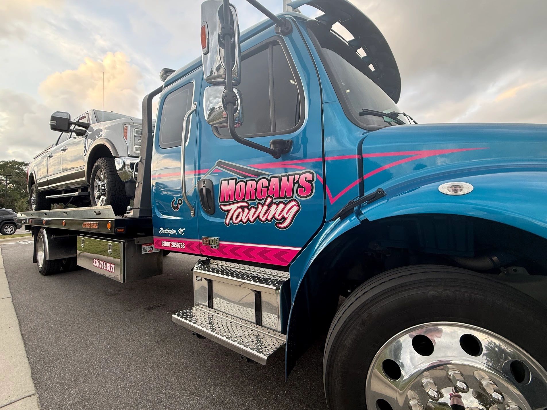 Morgan's Towing logo