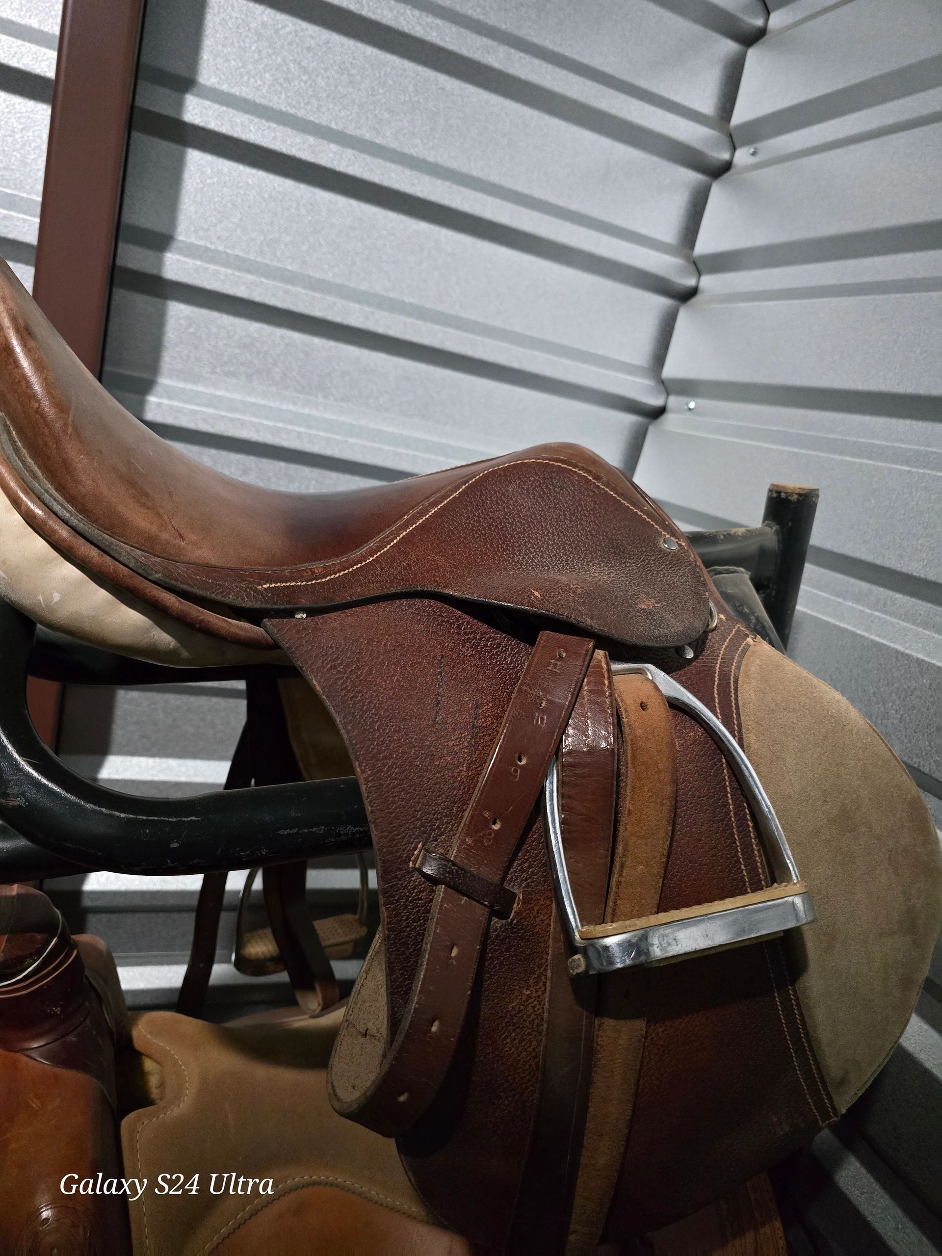 17" Used English Saddle