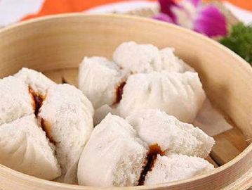 char siu bao
叉烧包
BBQ Pork Buns
Fluffy and slightly sweet