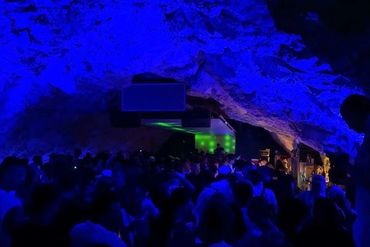 NİGHT CAVE PARTY MODE.