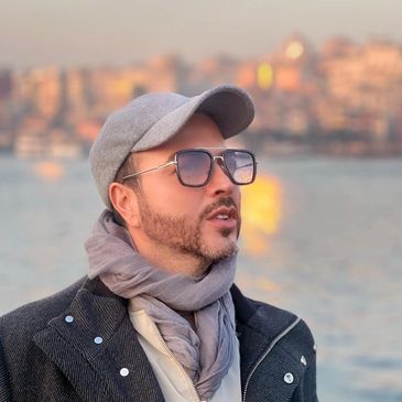 Alex Reyes-Ortiz traveling in Istanbul, Turkiye