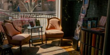 Cozy vintage reading nook with plush chairs and warm sunlight.
