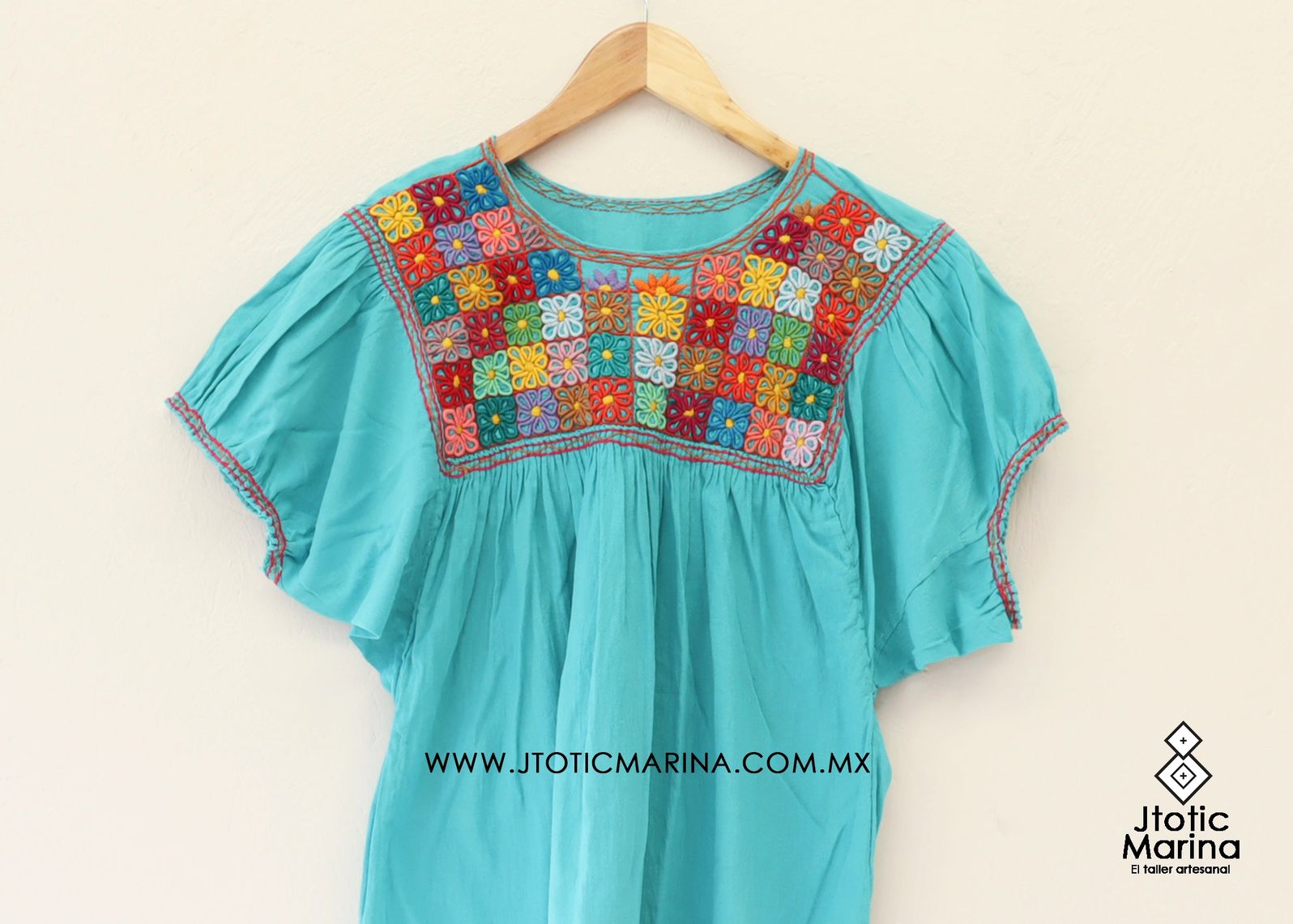 Blusa Aguacatenango - Talla M a G- Manta Turquesa - Bordado Flores Rococo -Manga corta Blusa Aguacatenango - Talla M a G- Manta Turquesa - Bordado Flores Rococo -Manga corta