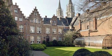Historisch gebouw met tuin in België.