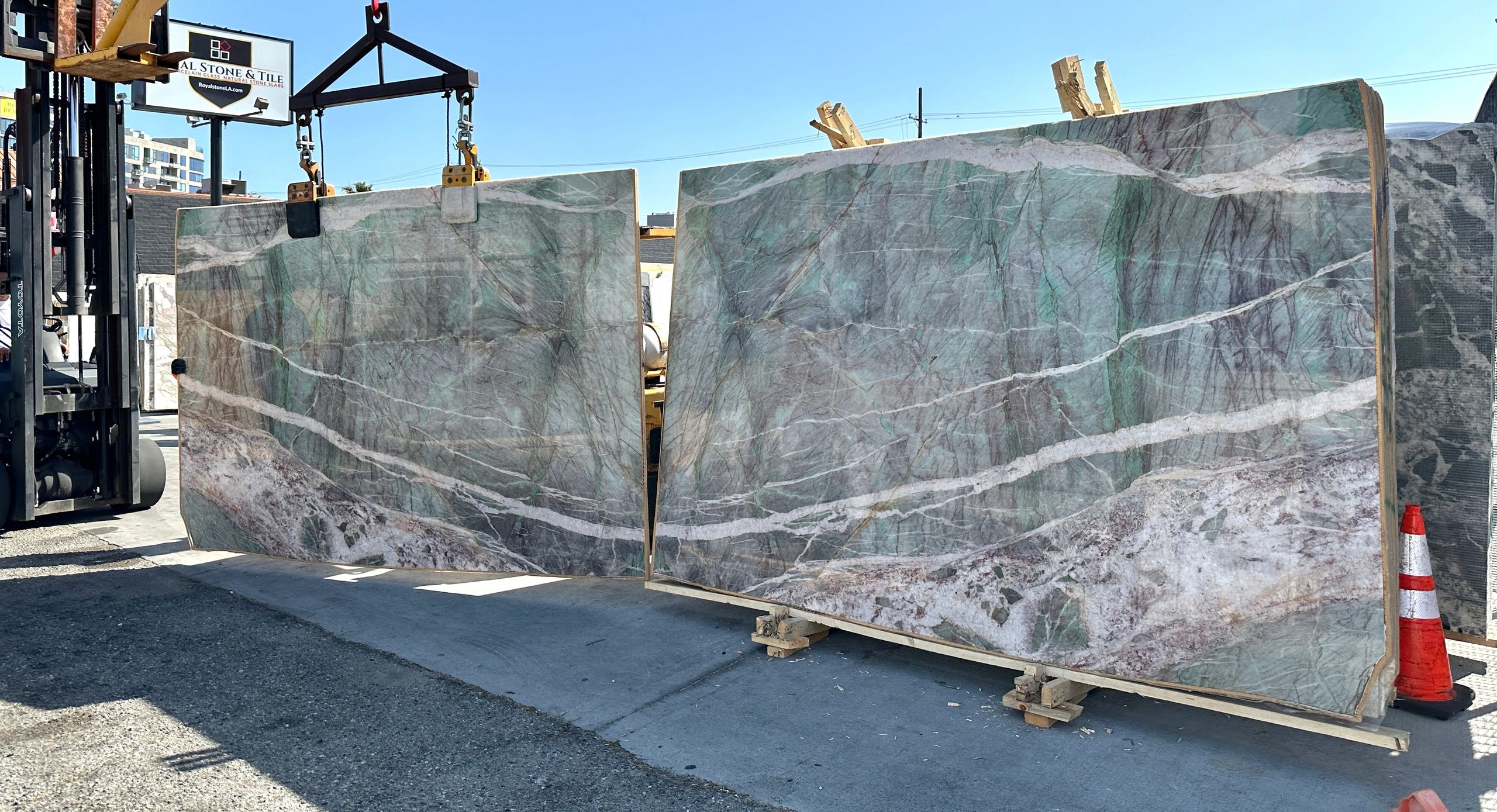 Bookmatching Cristallo Emerald Verde Patagonia crystal amazzonite polished quartzite slab 80x124 