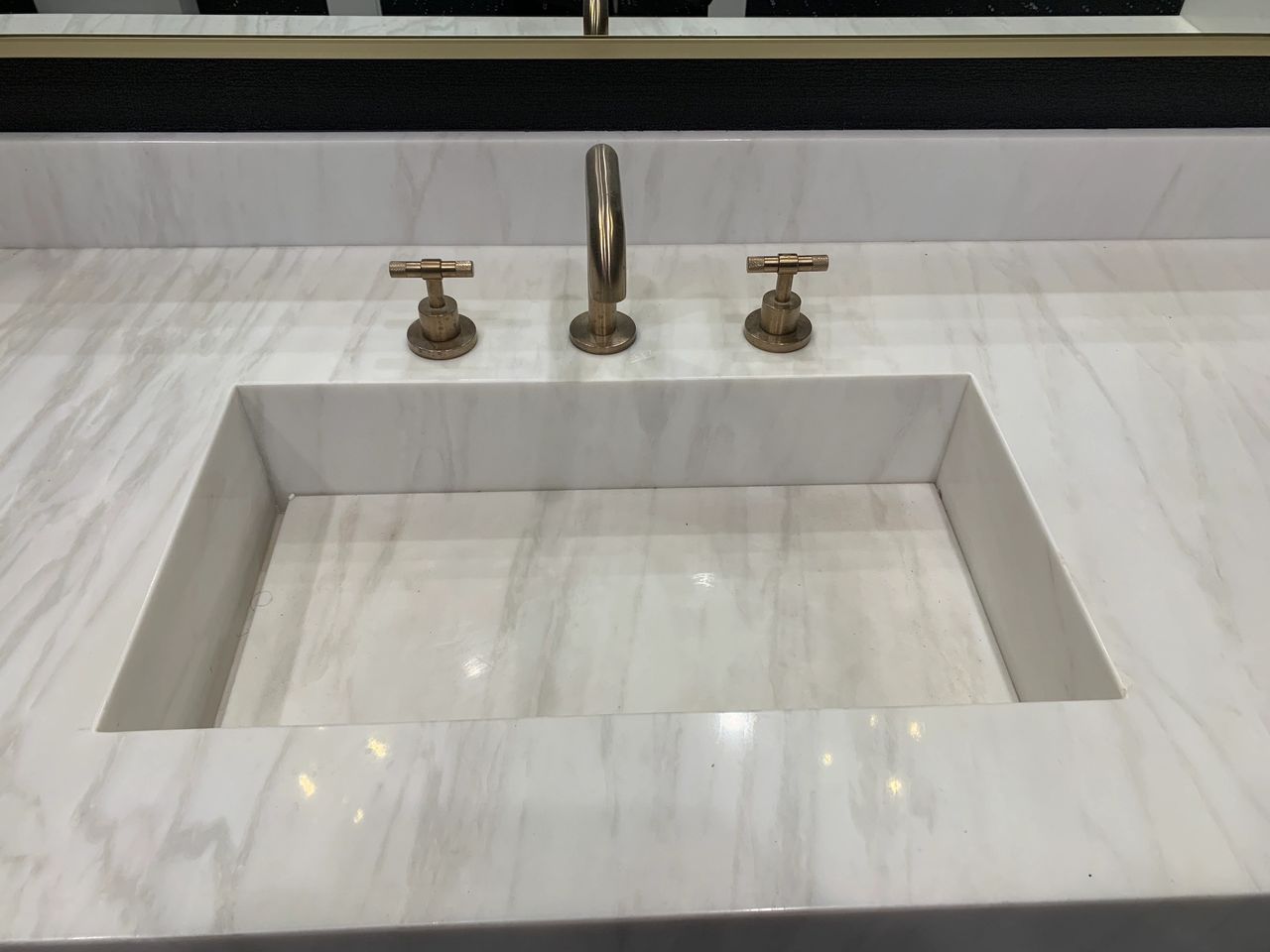 Mystery White Marble With Integrated Sink Detail