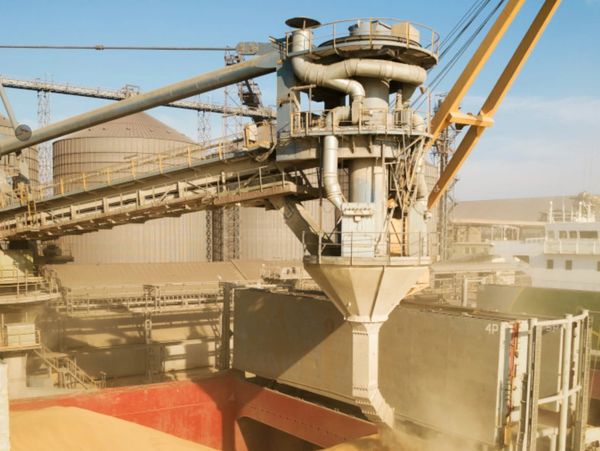 Loading Grains in Asia for American Market