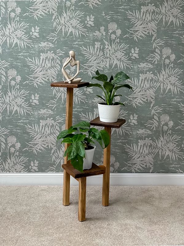 Plantstand with statue and indoor plants