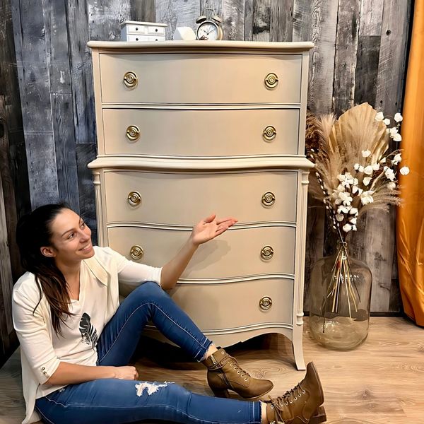 Commode vintage 5 tiroirs beige style fédéral