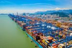 Loading & Unloading of Containers on Ship at Port