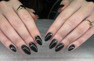 Black nails are beautiful 