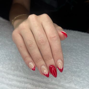 Classic red nails 