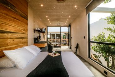 Studio Apartment, queen sized bed and sofa bed