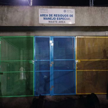 Protecciones de área para manejo y control de residuos.