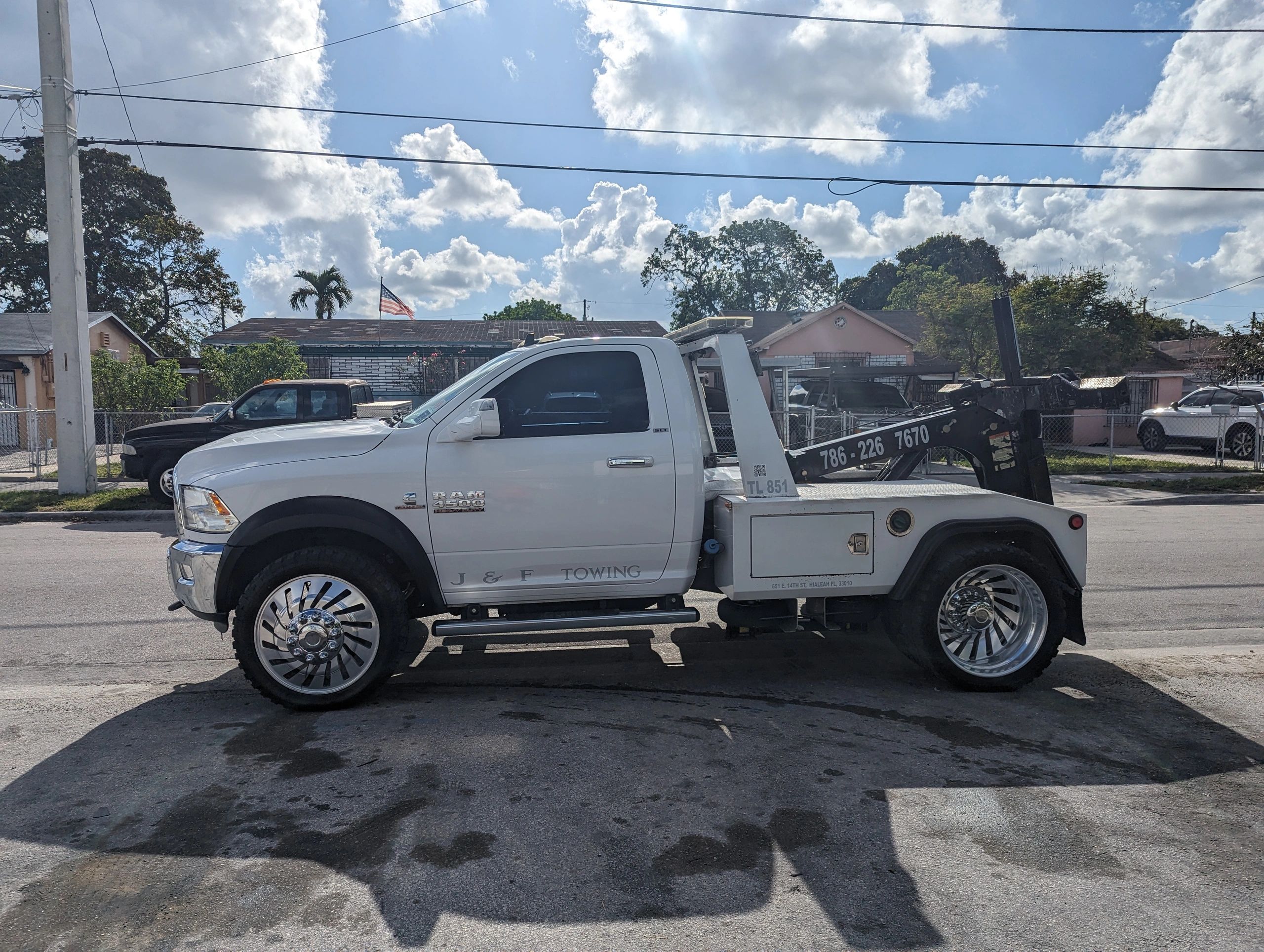 J & F Towing in Hialeah