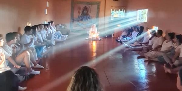 Agni Hotra, ceremonia védica de fuego en Luna Llena.