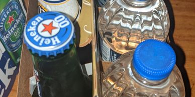 A six-pack carrier with Heineken 0.0 beers and bottled water.