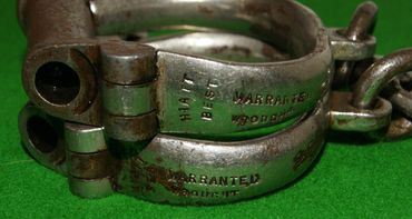 Hiatt Best Handcuffs
Pair of original late 19th century Hiatts best handcuffs.
Made from wrought iro