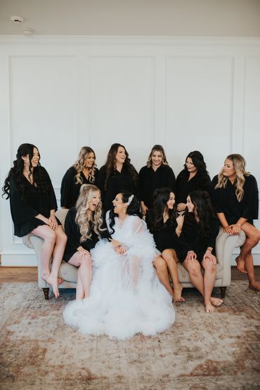 Bridesmaids inspiration picture with bride