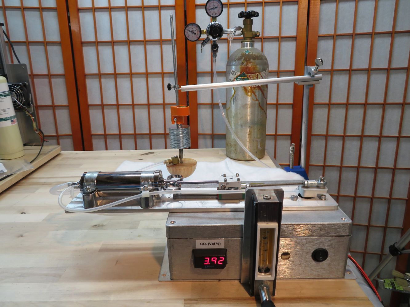 Breathmeter: Infant Breathing Model with CO2 Analyzer