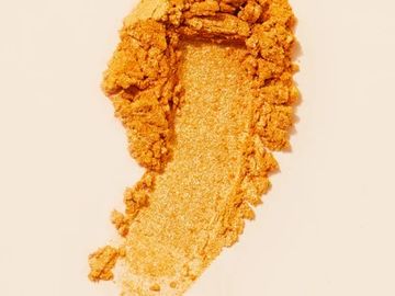 Adds gold + metallic pigment