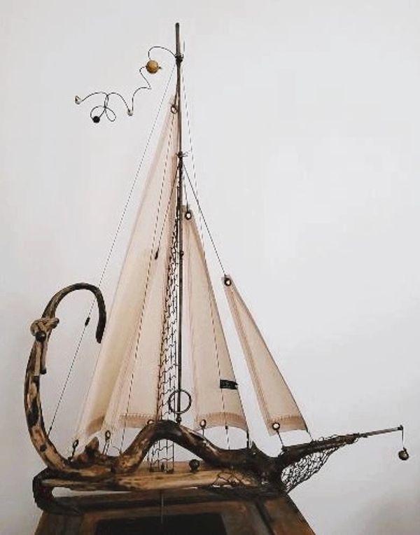 Voilier en bois fait à la main par un artiste québécois, sculpture navale unique. sculpture navale.