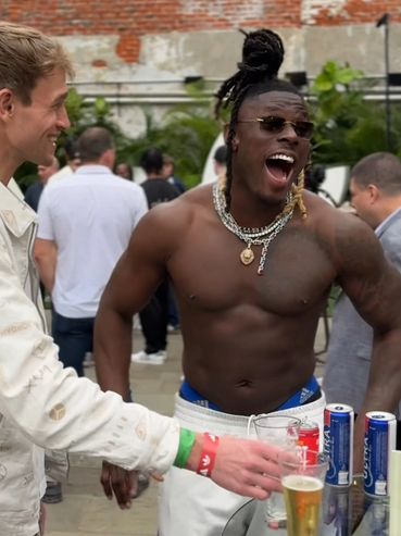 Jalen Franko getting a hilarious reaction for David Njoku after chugging a beer at Super Bowl LIX.