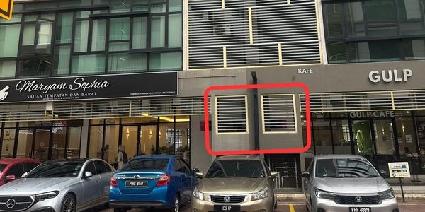 Blocked view of how to get to the elevator that will take you to Aura Sutra Spa located at Level 2. Dental Clinic will be on your left as you exit the elevator we are opposite of the clinic. If u take the stairs, Aura Sutra Spa will be on the left. 