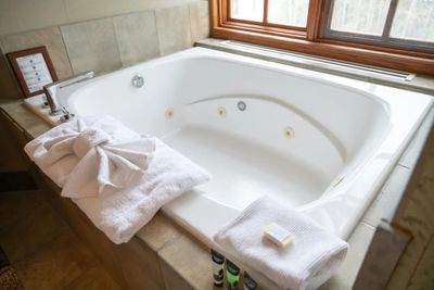 Spa Tub Refinishing: Can You Refinish a Jetted Tub? - Maryland Tub & Tile