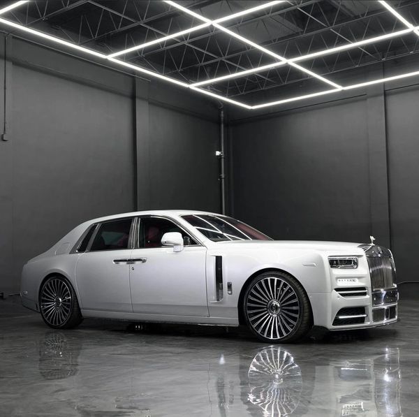 Rolls Royce 
Phantom - Mansory kit
Forgiato rims