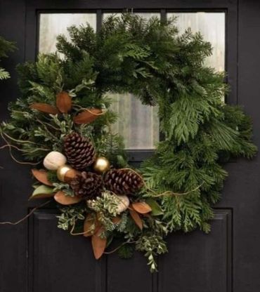 Using variety of mixed greens, decorated with cones, berries, magnolia & more

Minimum 20 