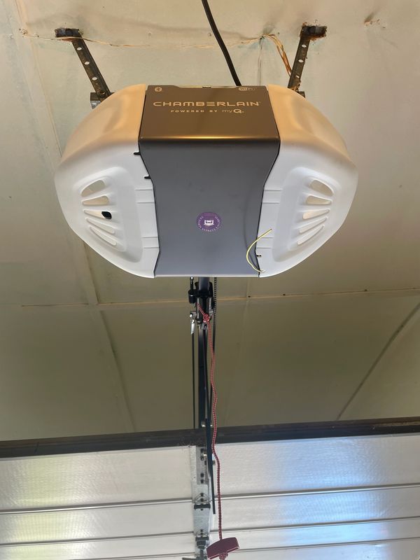 Chamberlain garage door opener
Belt drive
MyQ
Wi-fi