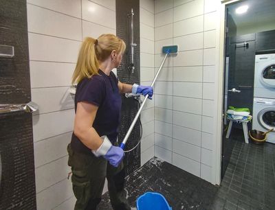 Kitchen and Bathroom Deep Cleaning services. Cruz Cleaning Service LLC