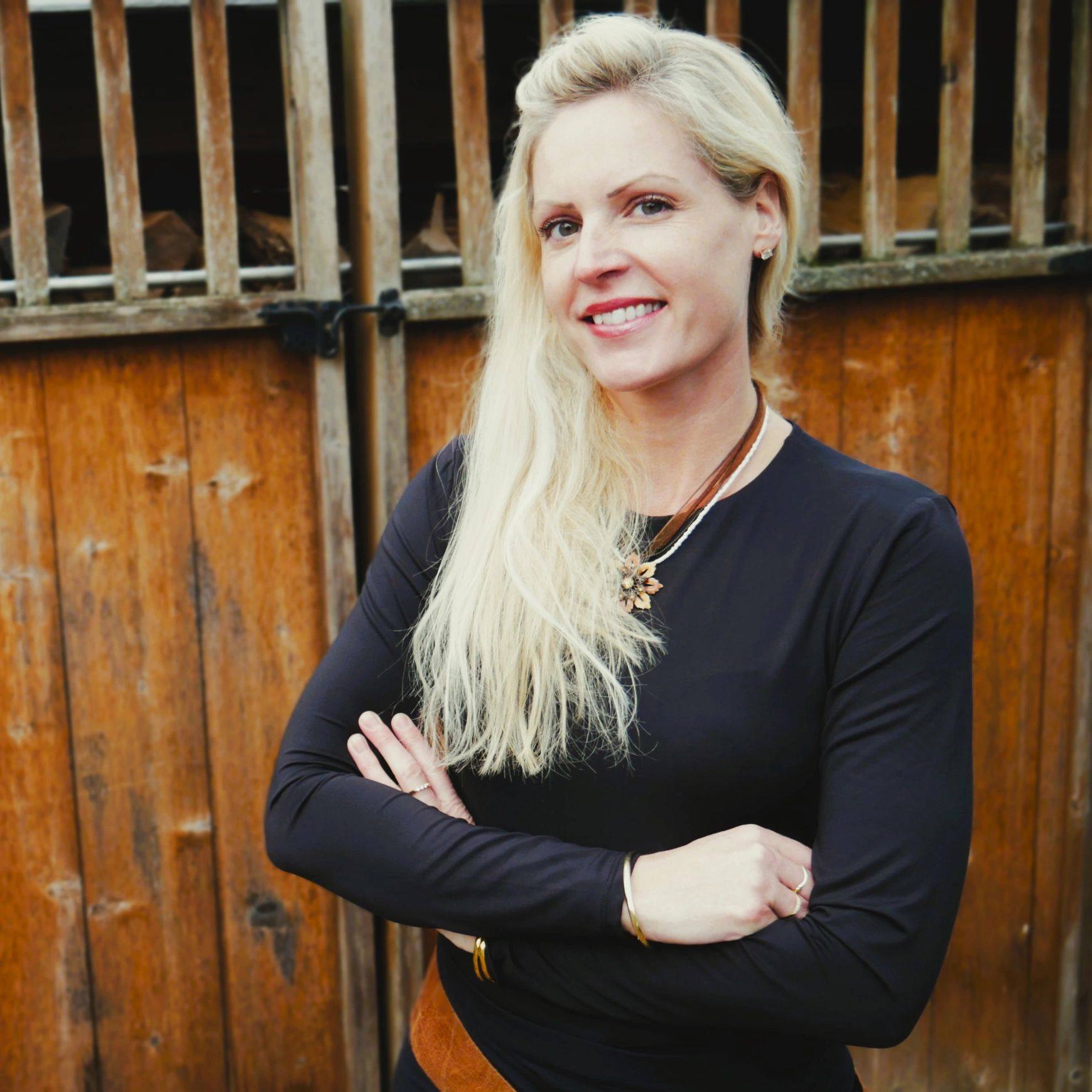 Hanne Wulp, of Communication Wise, invites you to contact her about her services.