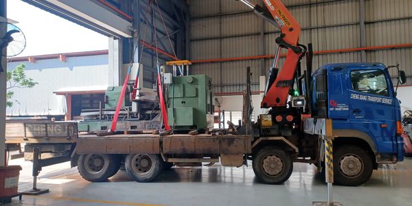 Lorry Crane Hoisting Lathe Machine