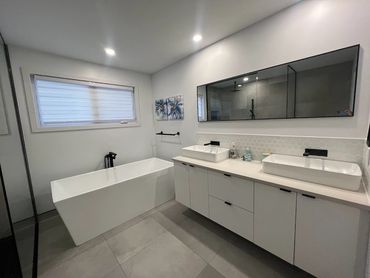 Rénovation salle de bain complète avec bain autoportant rive-sud à Brossard