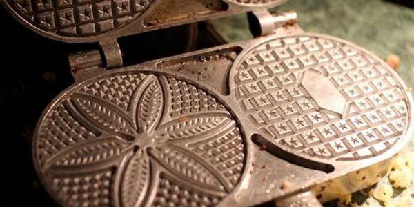 Stovetop Pizzelle Iron made in italy old fashioned way oil