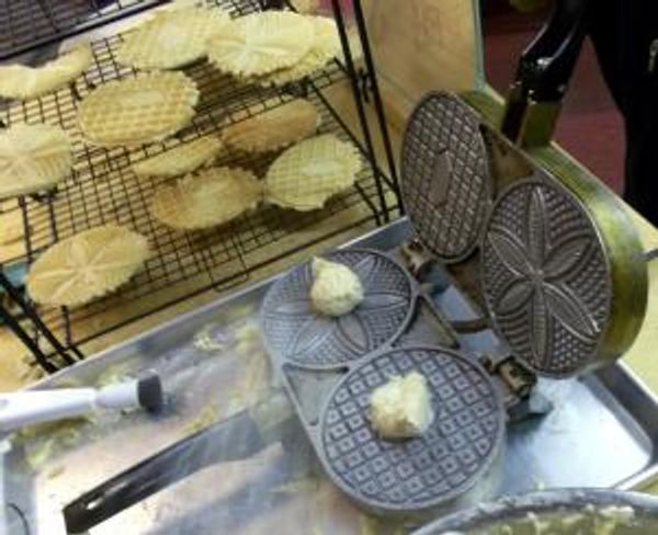 Commercial Pizzelle MakerItalian Waffle Cookies Making Machine