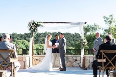 Kerrville Fredericksburg Comfort Texas wedding planner, day of coordination, florist, wedding cake