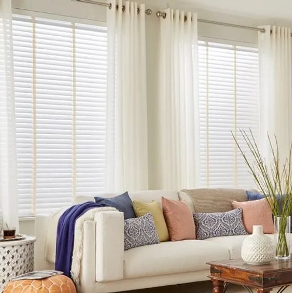 Window blinds for living room in Norfolk Nebraska and surrounding areas. Motorized shades child safe