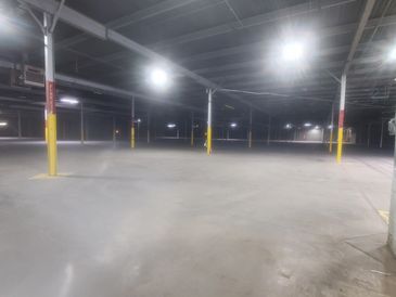 Cleanout of a 200k ft² distrubution center in Carlstadt, NJ