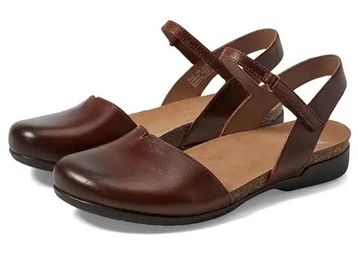 Brown leather women's sandals with adjustable straps.