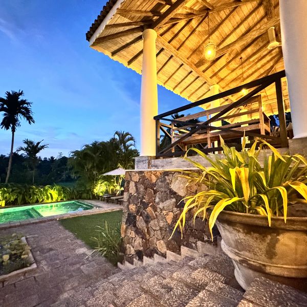 Luxurious 3-bedroom villa with tropical garden and infinity pool. 