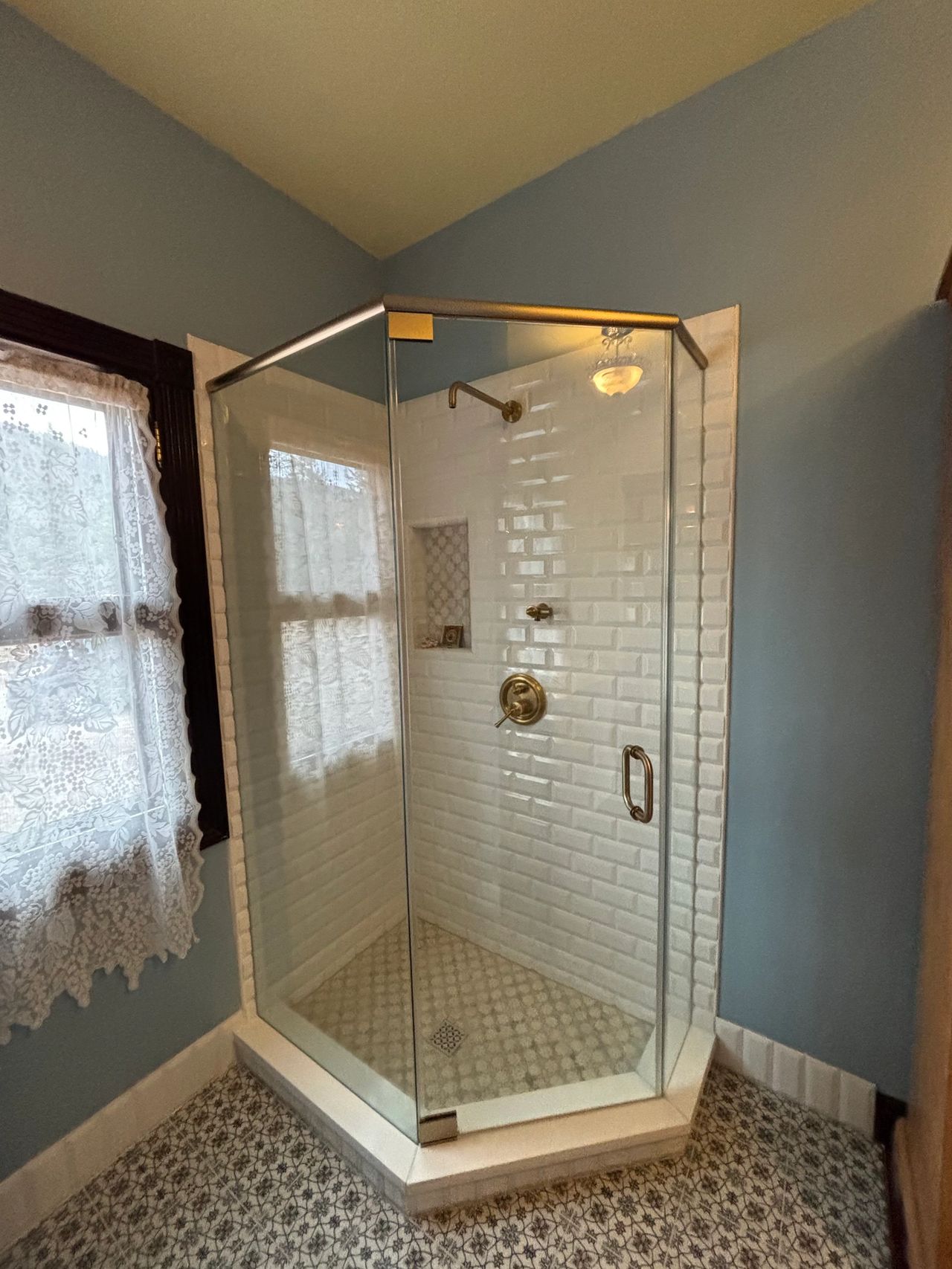 Neo-angle custom shower enclosure for a Lakeside Mt 59922 customer