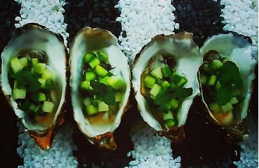 OYSTERS MARENNES OLÉRON WITH APPLE-CUCUMBER-  VINAIGRETTE 