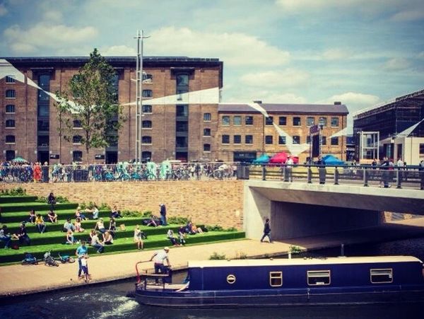 Granary sq kings x London with beautiful canal boat.