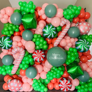 Balloon wall with festive Christmas foil balloons