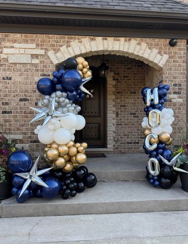 HOCO balloon themed display installed in front a students house.